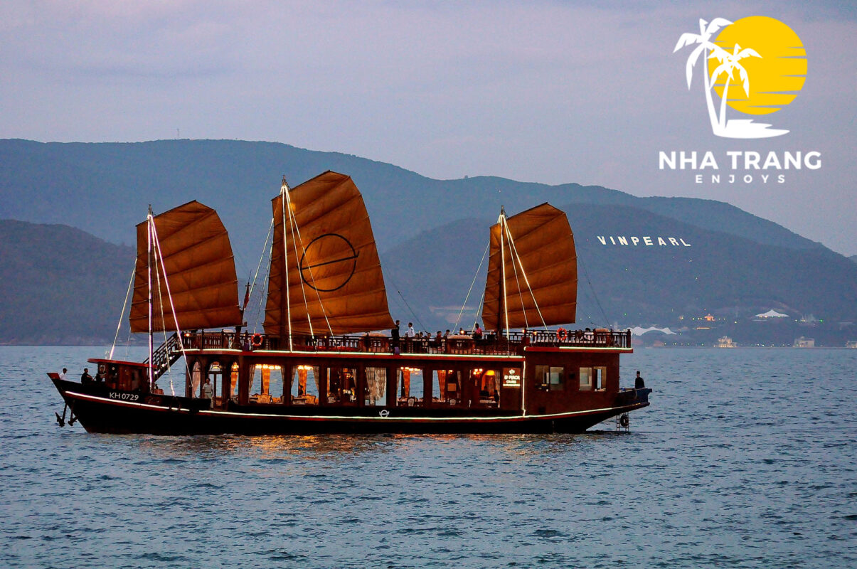 Tour Du Thuyền Emperor Cruises Nha Trang HH